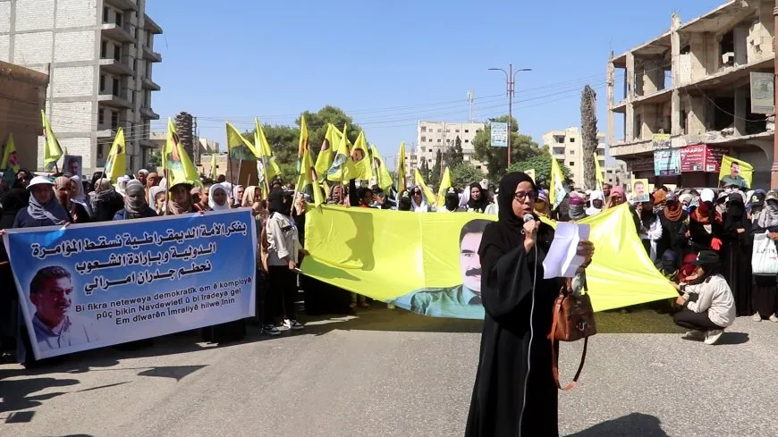 Îşkenceya li Îmraliyê li Reqayê hat protestokirin