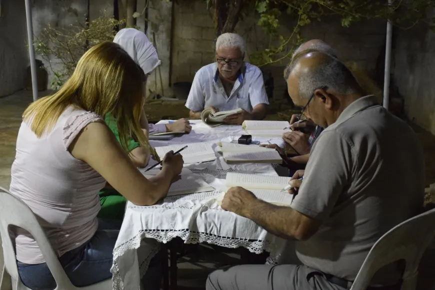 Koma xwendinê beşa ‘Pirsgirêka Civakê ya Bajarbûnê’ya Sosyolojiya Azadiyê dixwîne