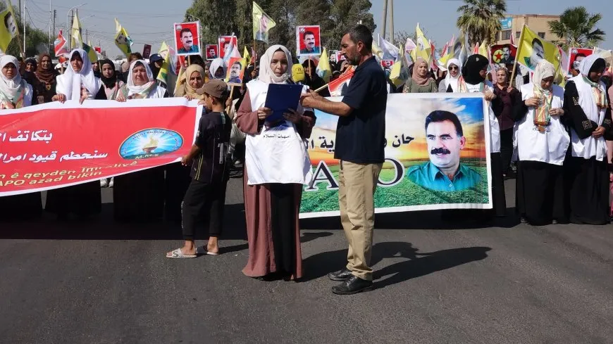 Xelkê Tebqayê pergala îşkence û qirkirinê li ser Rêber Abdullah Ocalan şermezar kir