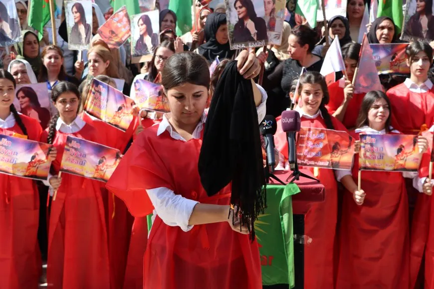 Bi boneya salvegera Serhildana Jin, Jiyan, Azadî çalakî li dar ketin