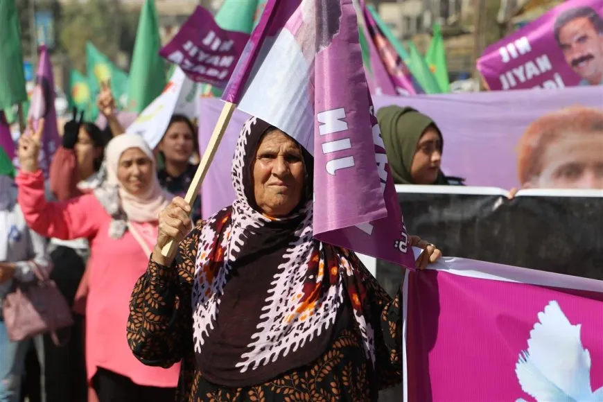 Bi sedan jinan Jîna Emînî bi bîr anî