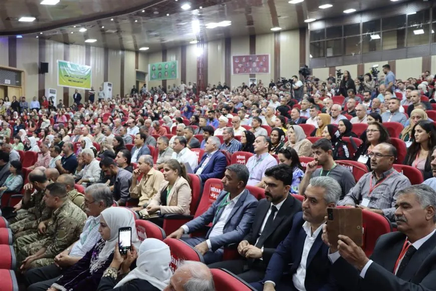 PYD`ê plaket dan malbatên şehîdên partiyê