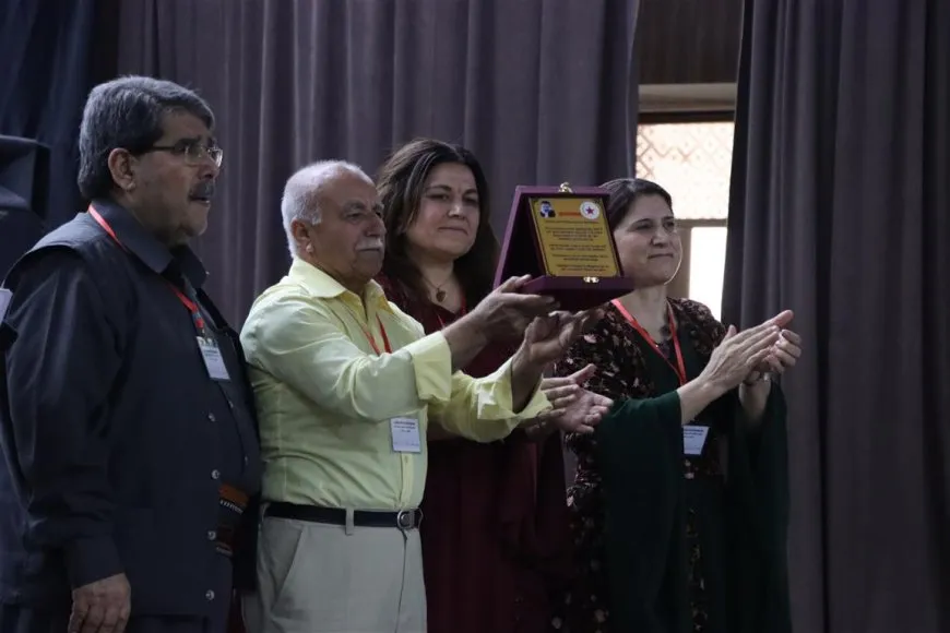 PYD`ê plaket dan malbatên şehîdên partiyê