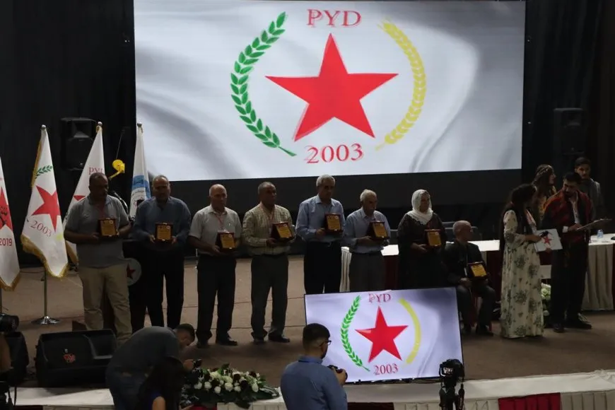PYD`ê plaket dan malbatên şehîdên partiyê