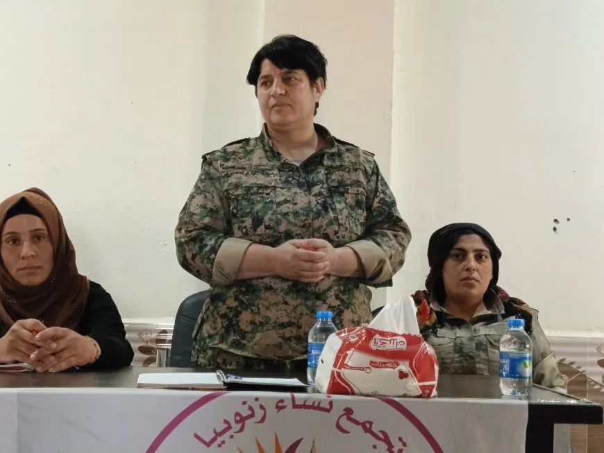Jinên Zenûbiya û YPJʹê ji xelkê Dêrazorê re civînek li dar xist