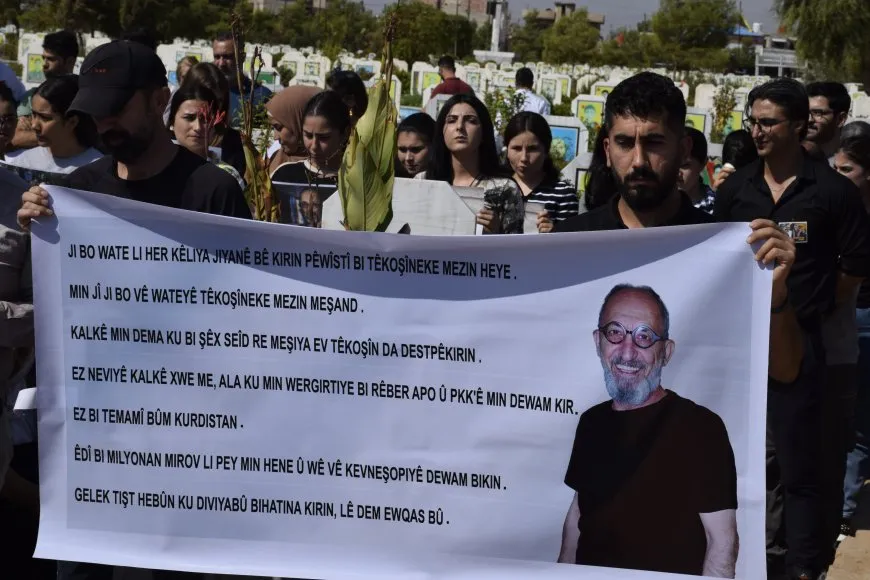 Şehîd Seyît Evran li ser gora xwe hat bi bîranîn
