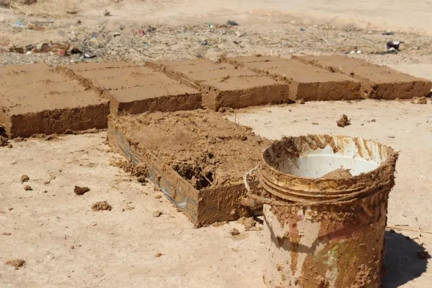 Xelkê Reqayê xaniyên heriyê restora dikin