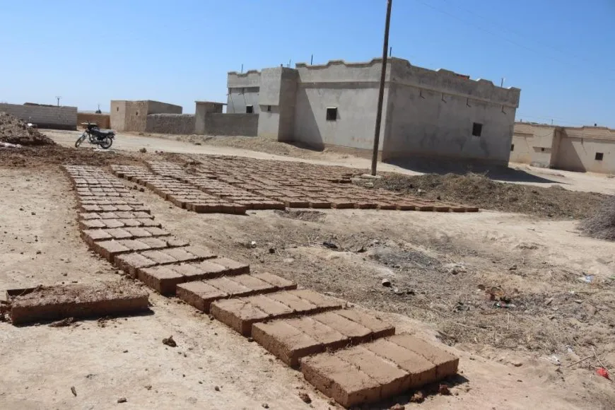 Xelkê Reqayê xaniyên heriyê restora dikin