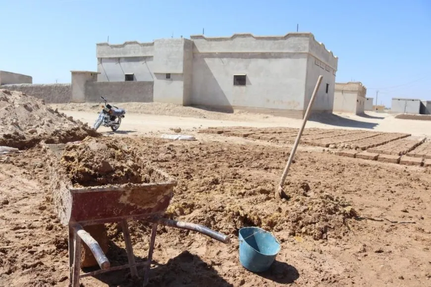 Xelkê Reqayê xaniyên heriyê restora dikin