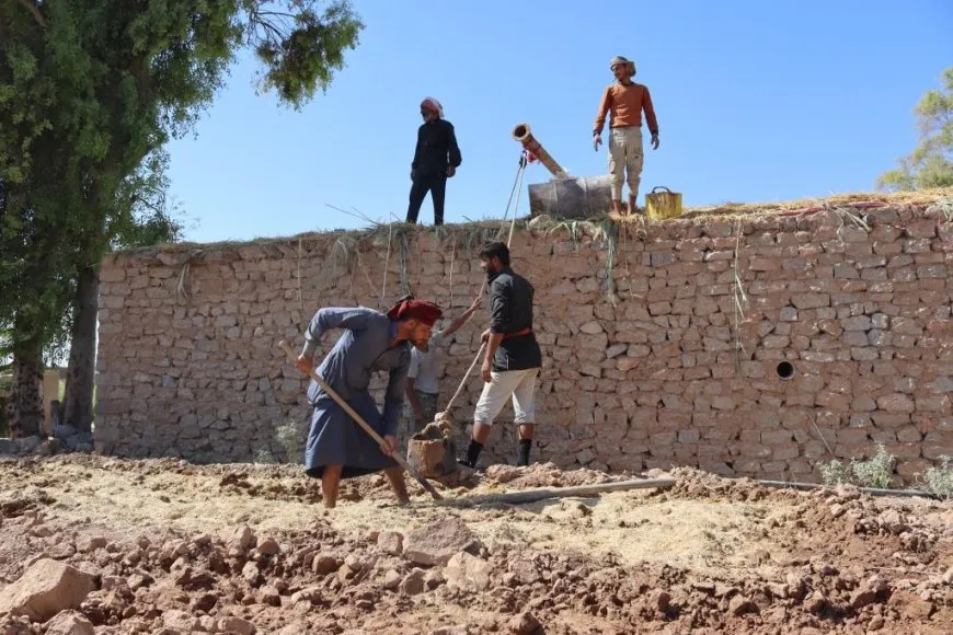Xelkê Reqayê xaniyên heriyê restora dikin