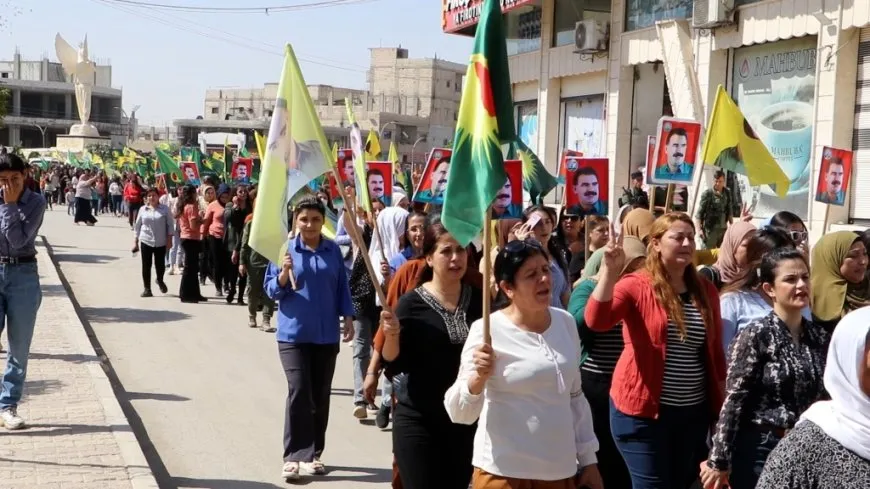 Jin ji bo Rêber Abdullah Ocalan meşiyan