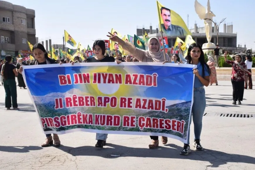 Jin ji bo Rêber Abdullah Ocalan meşiyan
