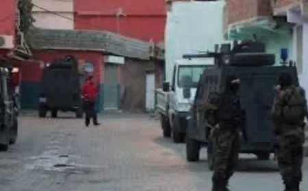 Qirkirina siyasî berdewam e; 15 kes li Amedê hatin destgîrkirin