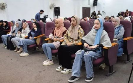 Jinên ciwan rola Rêber Abdullah Ocalan di çareseriyê de nîqaş dikin
