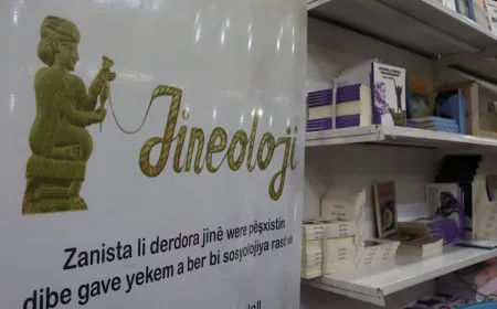 Akademiya Jineolojî bi pirtûkên şehîdan tevlî pêşangehê dibe