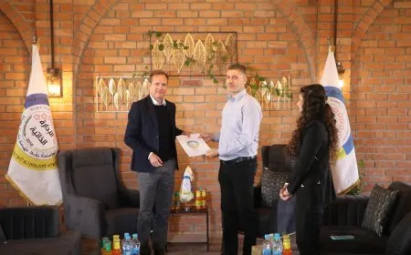 Rêveberiya Xweser jinek û zarokek radestî Danîmarkayê kirin