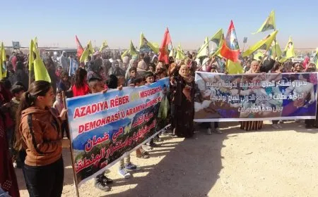 Koçberên Girê Spî li dijî êrişan daketin kolanan