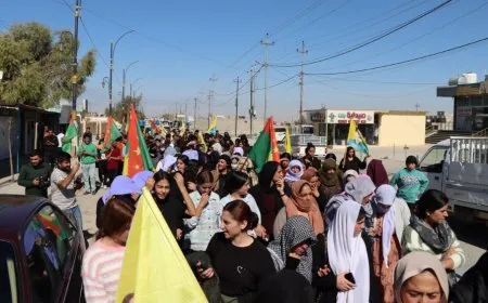 Şêniyên Şengalê bi meşekê teqezî bi domandina berxwedanê kir