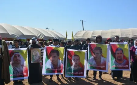 Di merasîma sersaxiyê ya şehîdên Siwêdiyeyê de peyamên berxwedanê