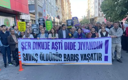 Li Amedê protesto: Li Bakur û Rojhilatê Sûriyeyê sûcê şer tê kirin