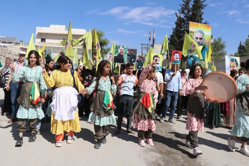 Li Helebê bi hezaran kes li dijî komployê meşiyan