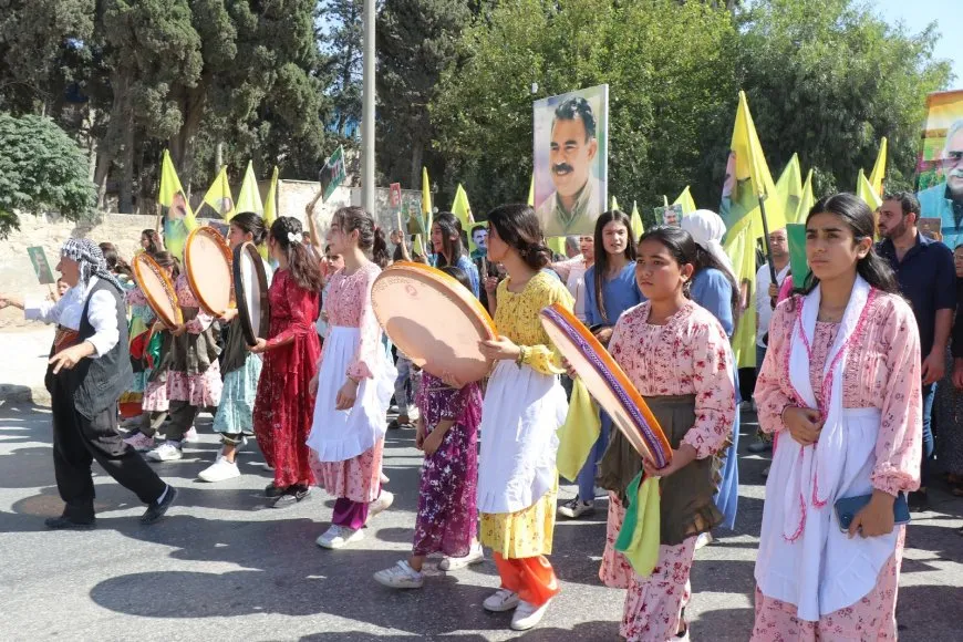 Li Helebê bi hezaran kes li dijî komployê meşiyan