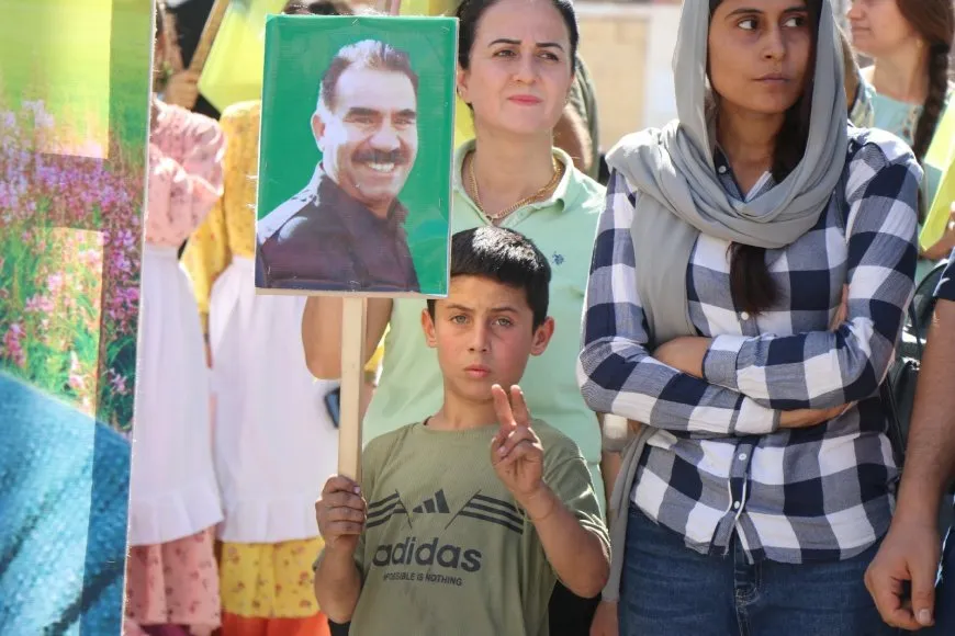 Li Helebê bi hezaran kes li dijî komployê meşiyan