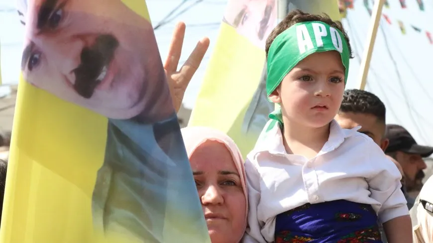 Di şermezarkirina komploya navneteweyî de beşdariya girseyî