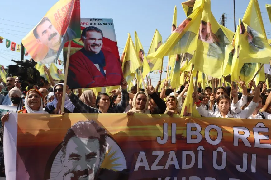 Di şermezarkirina komploya navneteweyî de beşdariya girseyî