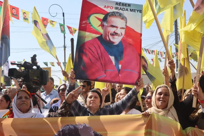 Di şermezarkirina komploya navneteweyî de beşdariya girseyî