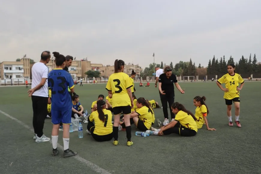 Turnuvaya futbolê ya jinan a kantonê Cizîrê dest pê kir