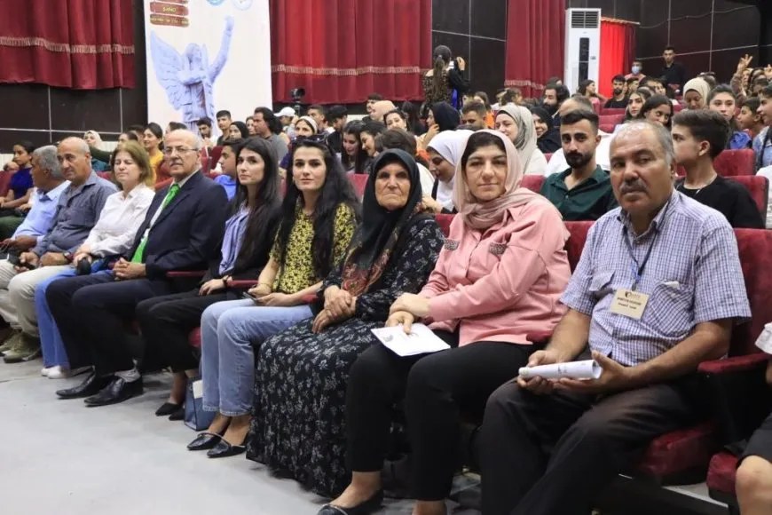 Festîvala Arîn Bisk û Zulfên Aştiyê bi xelatkirina komên beşdar bi dawî bû