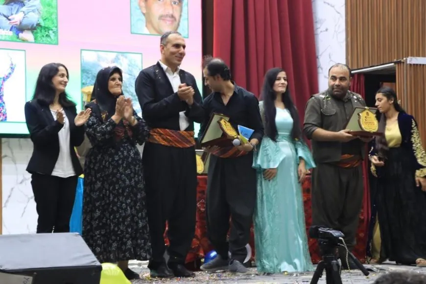 Festîvala Arîn Bisk û Zulfên Aştiyê bi xelatkirina komên beşdar bi dawî bû