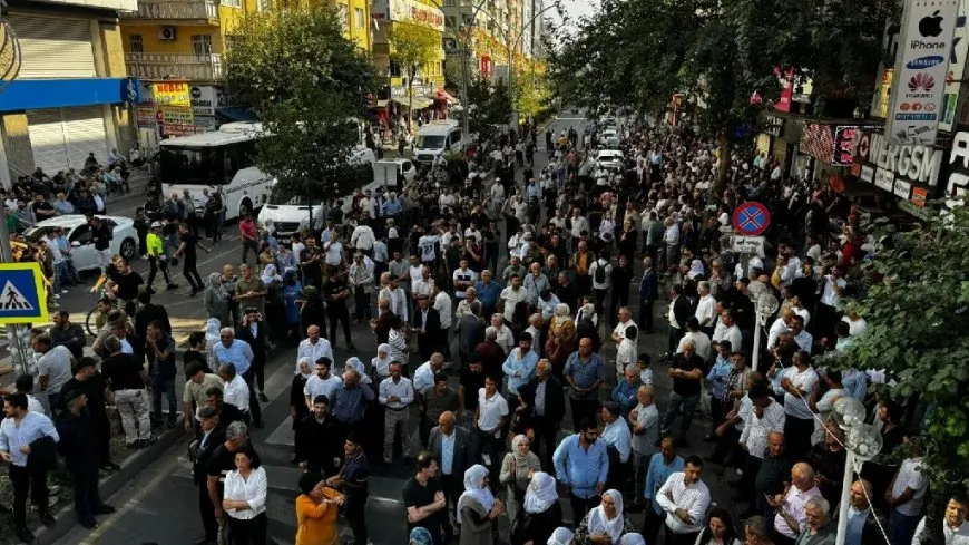 Li kolanên Amedê dirûşmeyên "Bijî Serok Apo" 