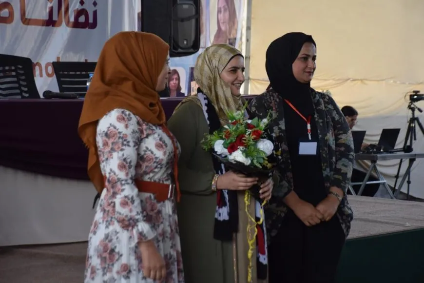 Malbatên şehîd Hevrîn û Nadiya hatin xelatkirin
