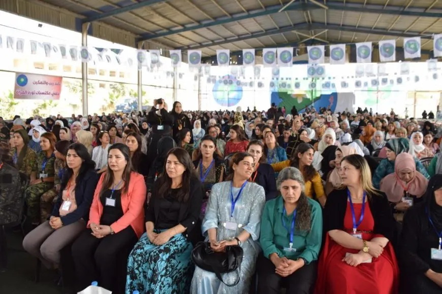 Malbatên şehîd Hevrîn û Nadiya hatin xelatkirin