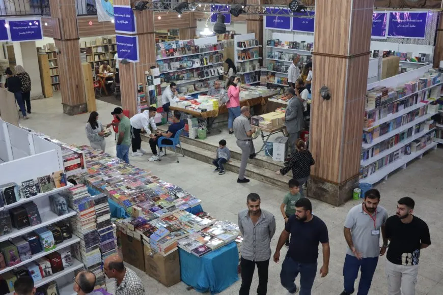 Di roja duyemîn a Pêşangeha Pirtûkan de semîner, îmzekirina pirtûkê û şahî