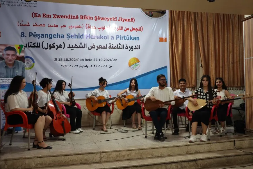Di roja duyemîn a Pêşangeha Pirtûkan de semîner, îmzekirina pirtûkê û şahî