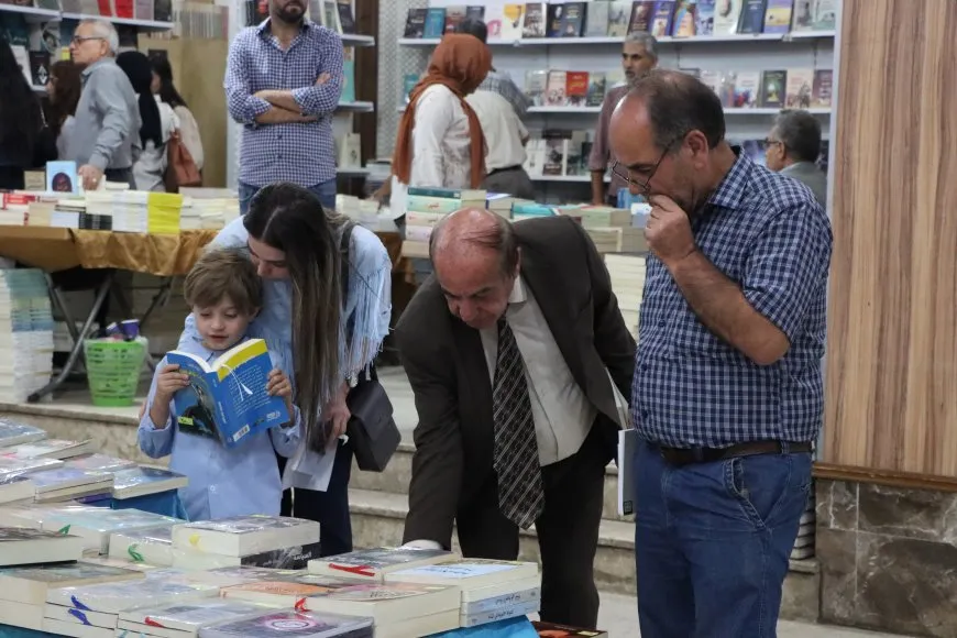 Roja çaremîn a pêşangehê bi gera xwendevanan a pirtûkan bi dawî bû