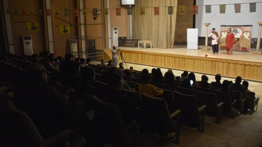 Li Rimêlanê şanoyek li ser gelên bindest hat pêşkêşkirin