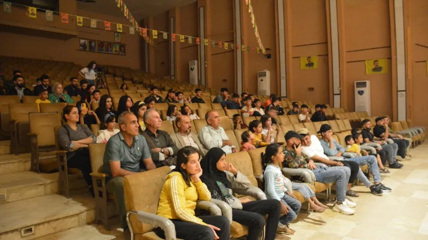 Li Rimêlanê şanoyek li ser gelên bindest hat pêşkêşkirin