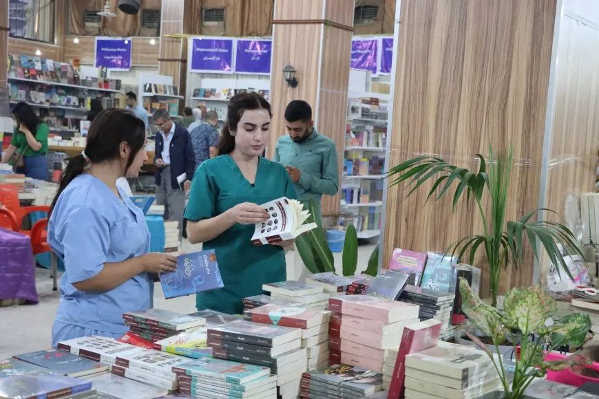 Pêşangeha pirtûkan didome