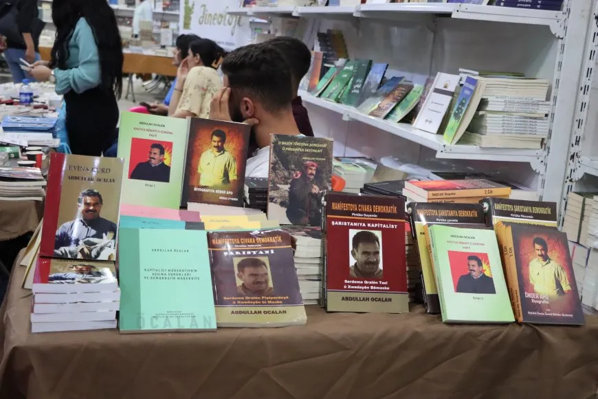 Li pêşangeha pirtûkan berhemên Rêber Abdullah Ocalan tên belavkirin