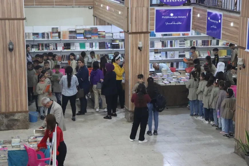 Li pêşangeha pirtûkan berhemên Rêber Abdullah Ocalan tên belavkirin