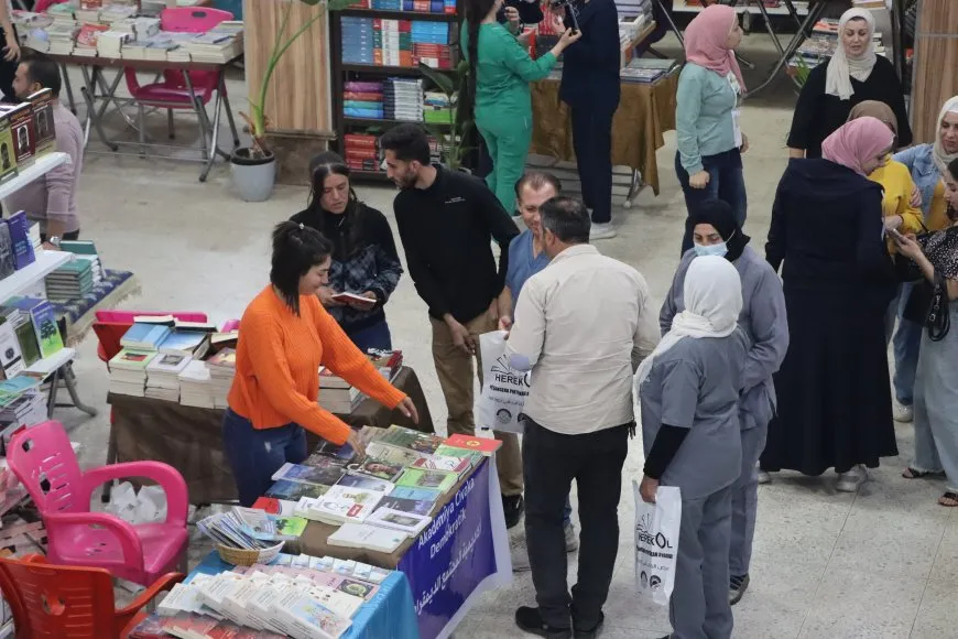 Li pêşangeha pirtûkan berhemên Rêber Abdullah Ocalan tên belavkirin