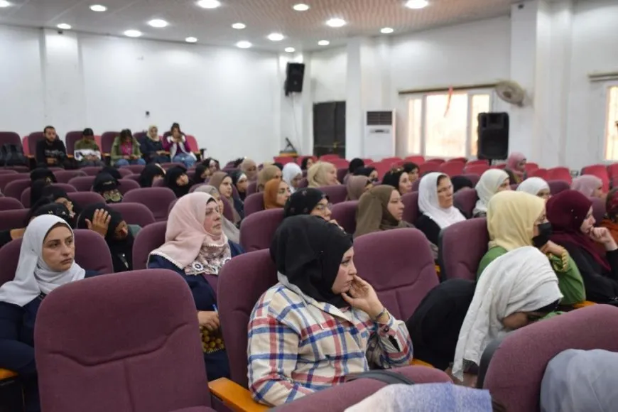 Jinên ciwan rola Rêber Abdullah Ocalan di çareseriyê de nîqaş dikin