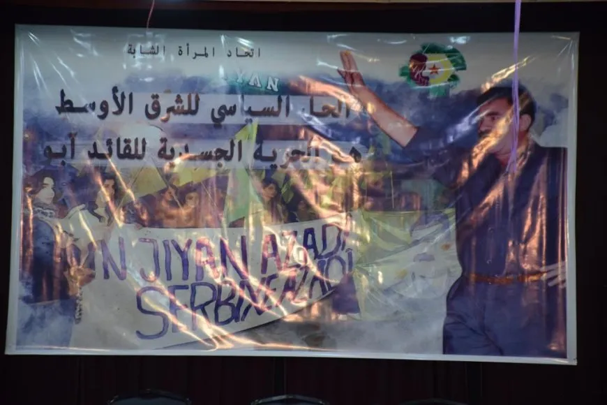 Jinên ciwan rola Rêber Abdullah Ocalan di çareseriyê de nîqaş dikin