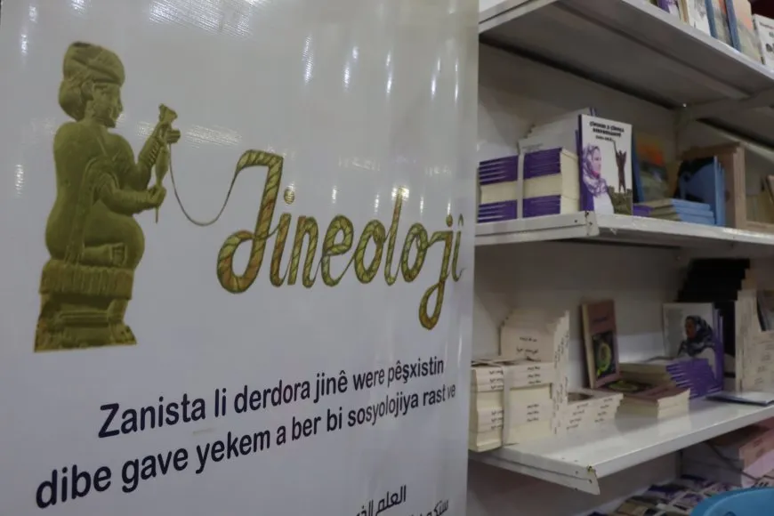 Akademiya Jineolojî bi pirtûkên şehîdan tevlî pêşangehê dibe