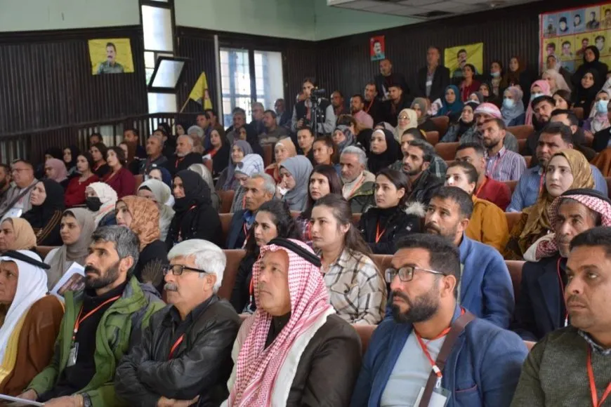 Têkildarî ʹManîfestoya Şaristaniya Demokratîkʹ li kantona Firatê komxebat