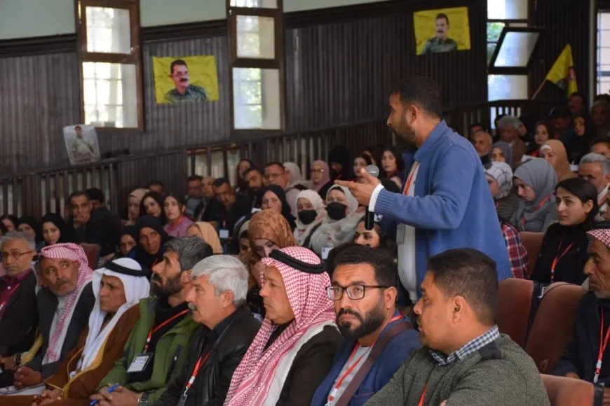 Têkildarî ʹManîfestoya Şaristaniya Demokratîkʹ li kantona Firatê komxebat